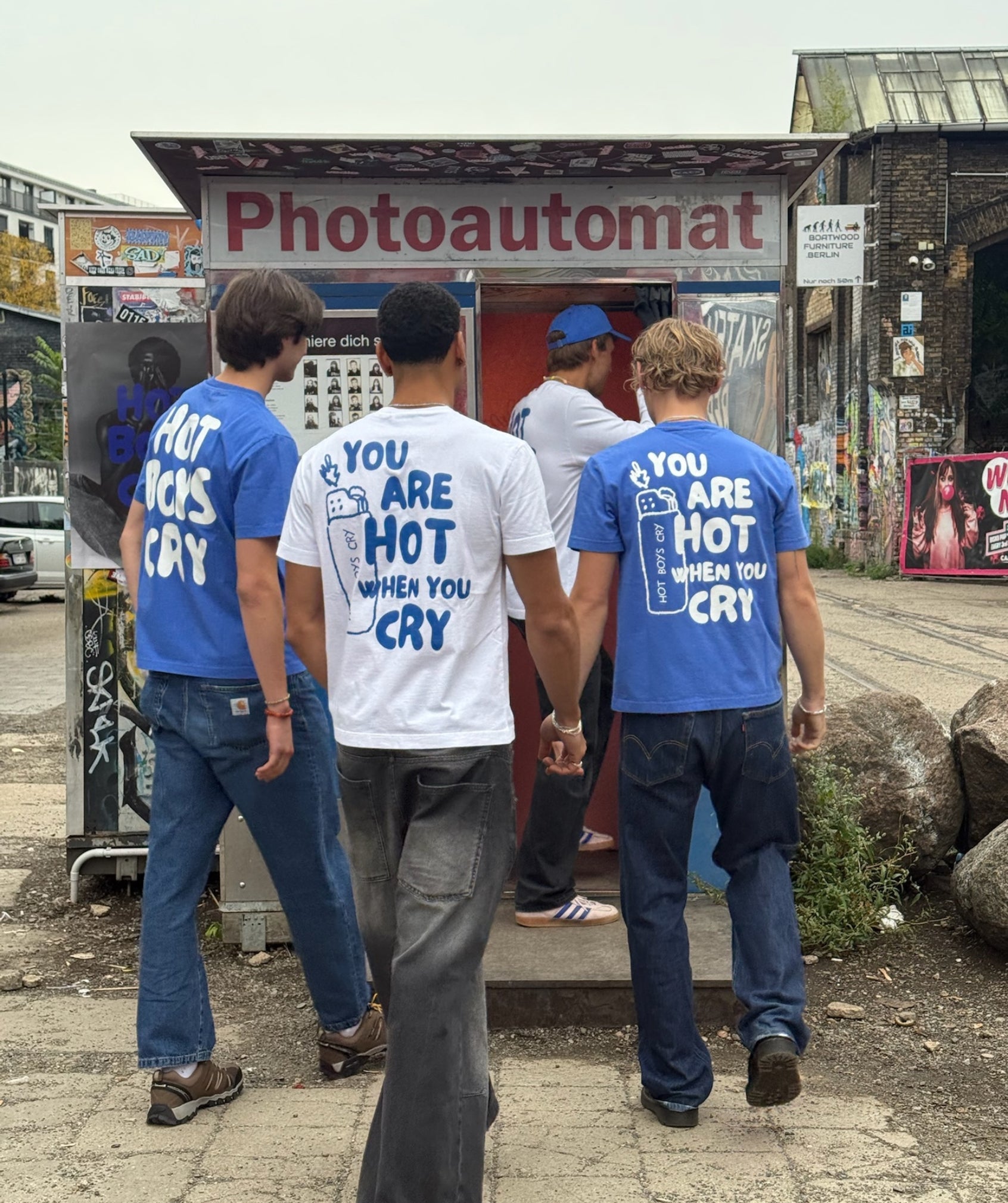 Hot Crier Tee Blue